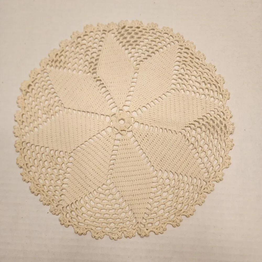 Circular Star patterned handmade crocheted cream doilie ~12 in